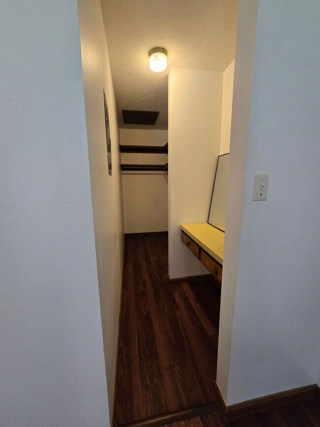 Building Photo - Thompson Dr