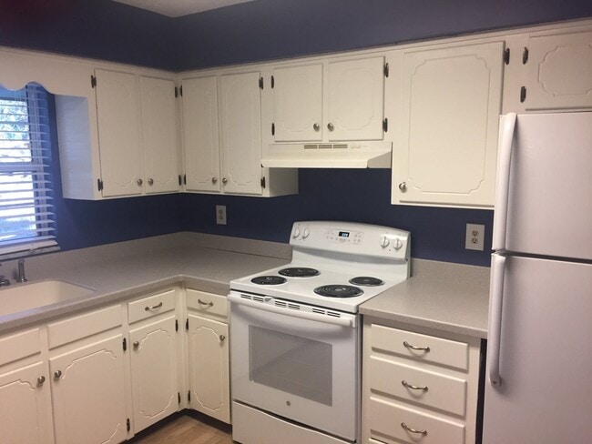 Building Photo - 3 Bdr 2 Ba Concrete Block Home on One Acre