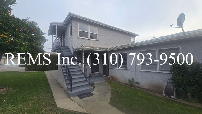 Building Photo - Bright and Renovated Upstairs Apartment w/ Laundry & Parking