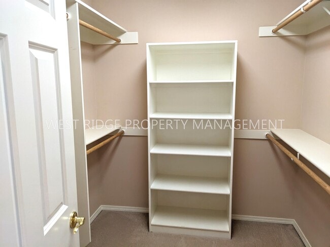 Building Photo - 14752 Davis Ln