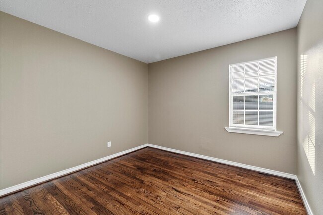 Building Photo - 8714 Quinn St