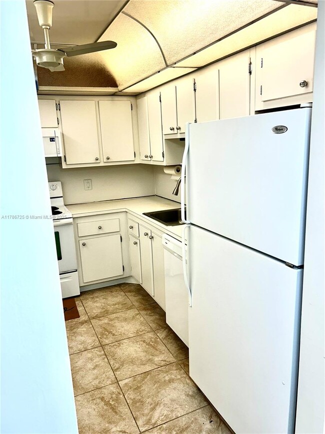 Building Photo - 1200 NE Miami Gardens Dr
