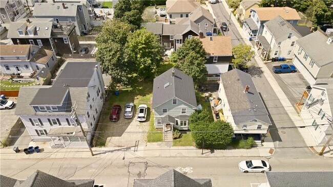 Building Photo - 629 Thames St