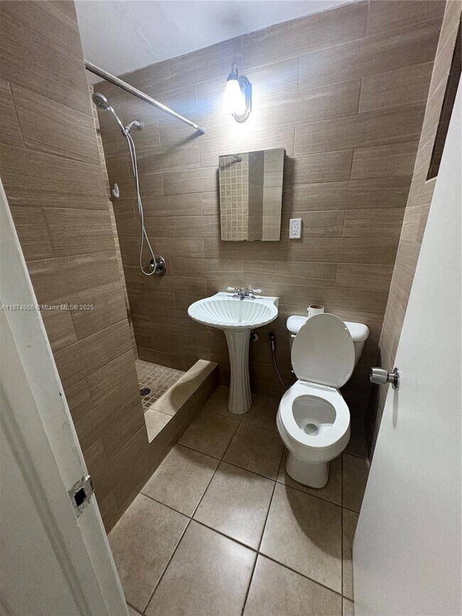 Building Photo - 3289 SW 25th St