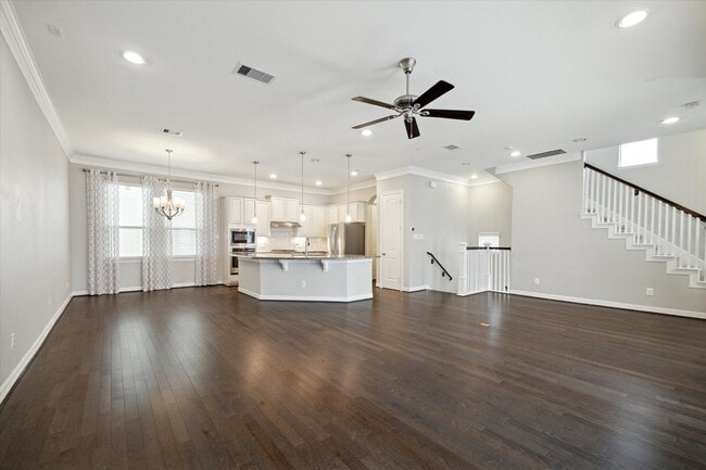 Building Photo - 430 N Live Oak St