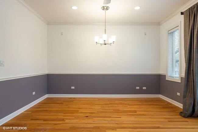 Building Photo - 2 bedroom in Chicago IL 60657