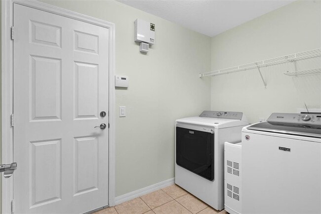 Building Photo - 26922 White Plains Way