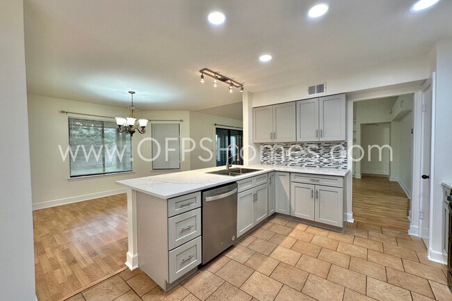 Building Photo - Niceville Renovated 3/2