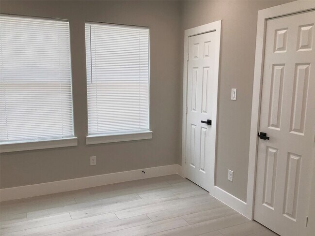 Building Photo - 2109 Marnel Rd