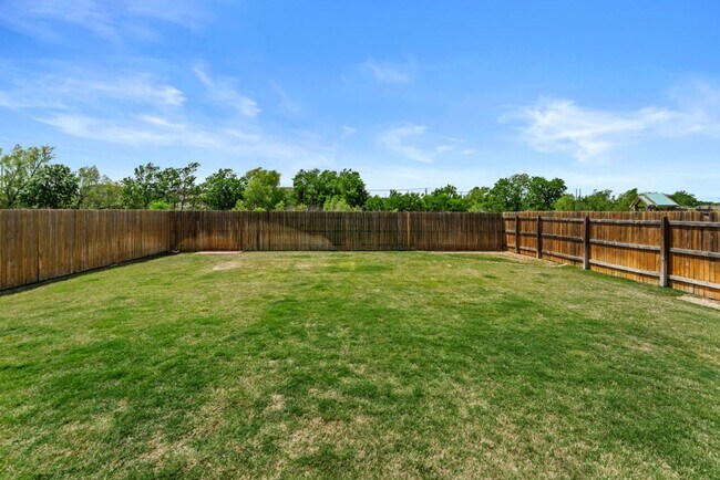 Building Photo - 109 Rochester Ln