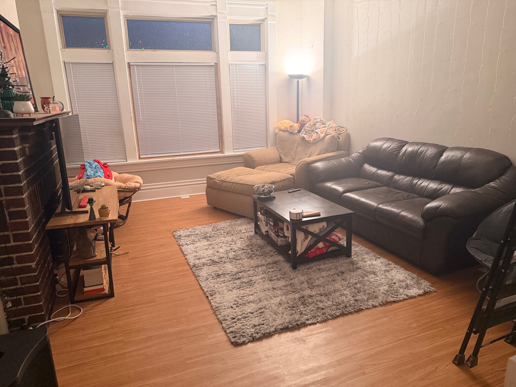 Building Photo - 178 W 8th Ave