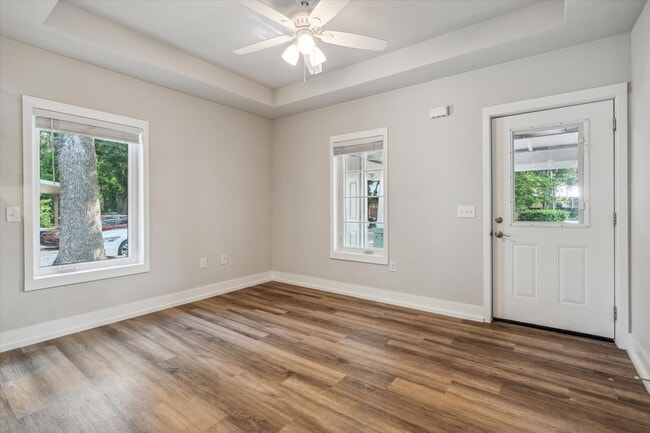 Building Photo - Live next to campus and all things Gainesv...