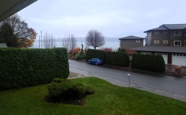 Building Photo - Bayview Townhouse Condo in Blaine with Garage - 4th St.