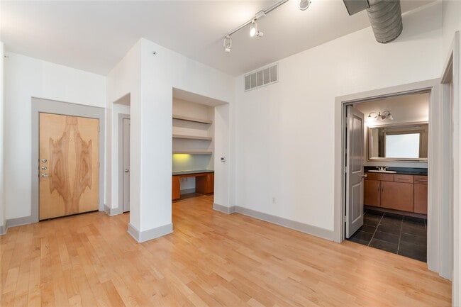 Building Photo - 1901 Post Oak Blvd