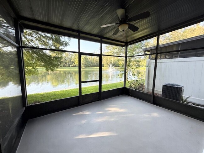 Building Photo - Beautiful 2-Bedroom Townhome with Loft and...