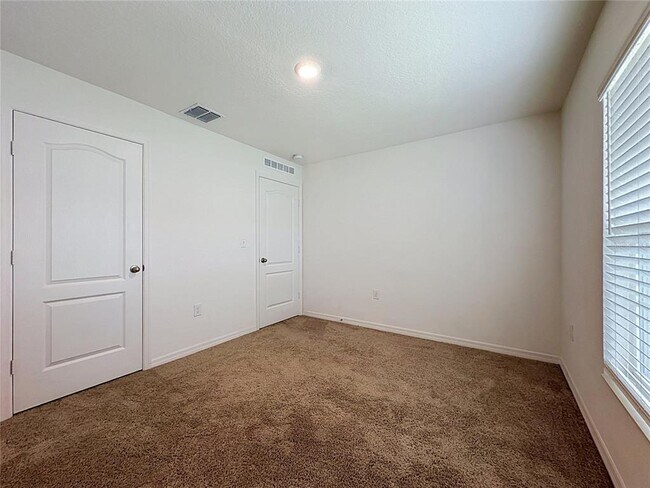 Building Photo - 1407 Hillsborough Way