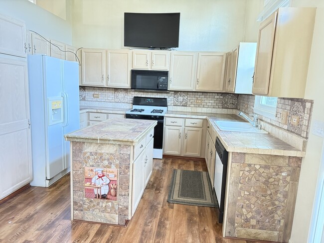Building Photo - 374 W Boxwood Ct