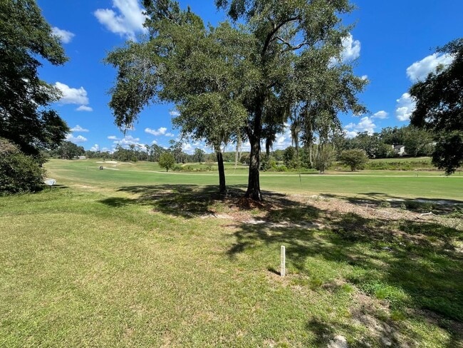 Building Photo - Completely renovated 2/1 on Golf Course!