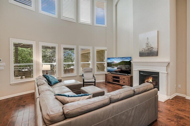 Building Photo - 18120 Lipan Apache Cove