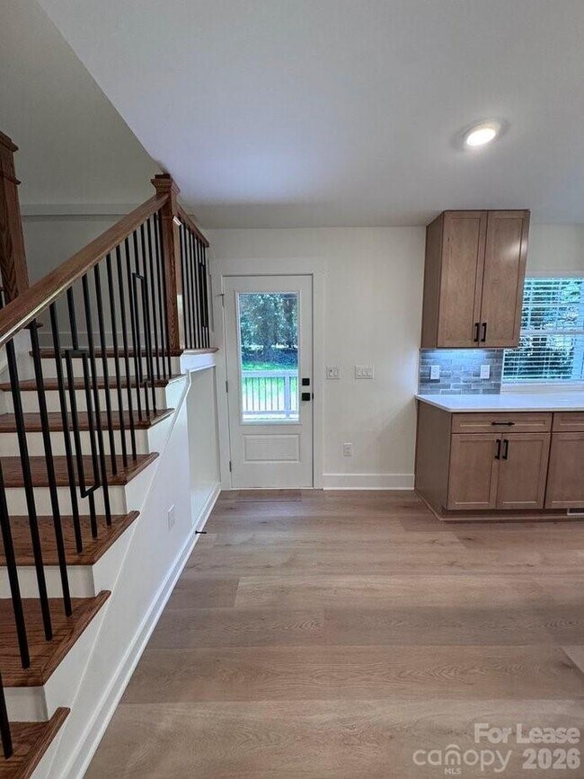 Building Photo - 549 Manhasset Rd