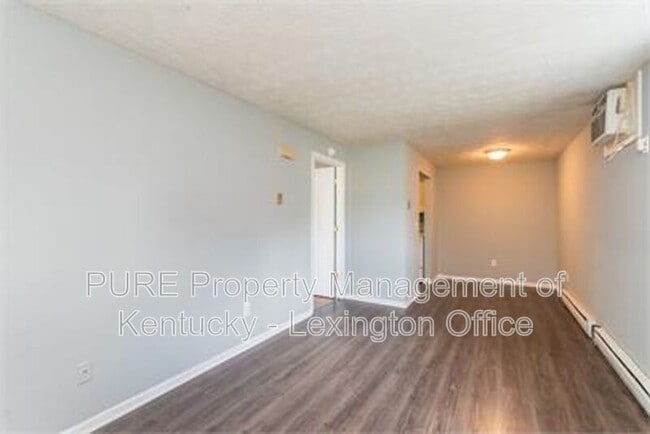 Building Photo - 225 Landings Dr