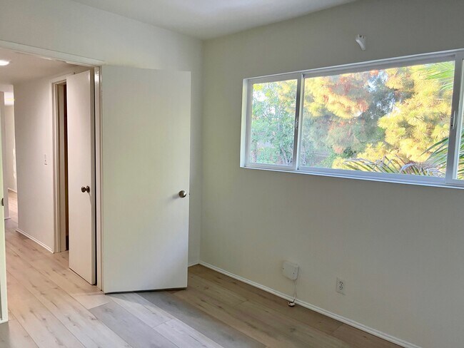 Building Photo - 11323 Cashmere St