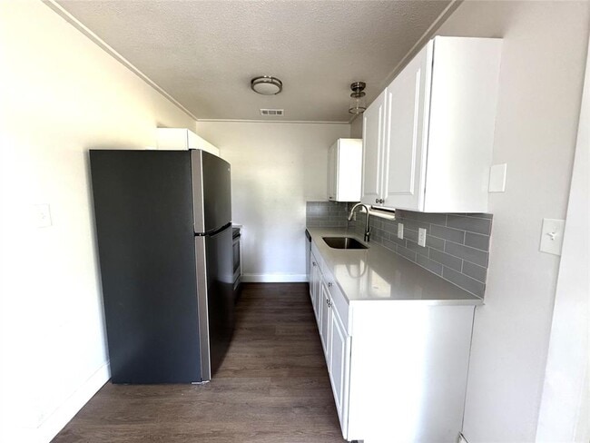 Building Photo - 1558 Lovers Ln