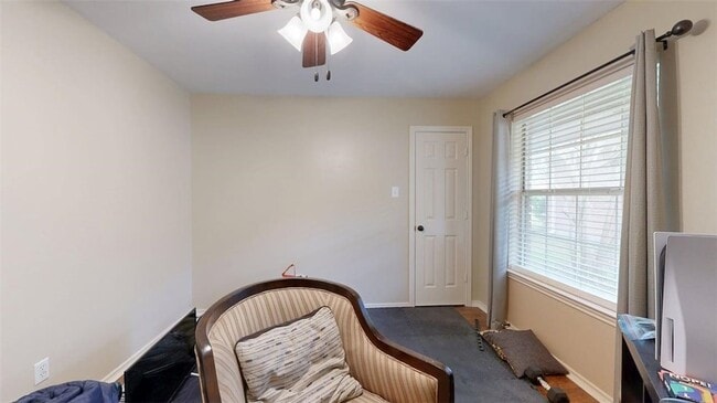 Building Photo - 2415 Carnation Ct