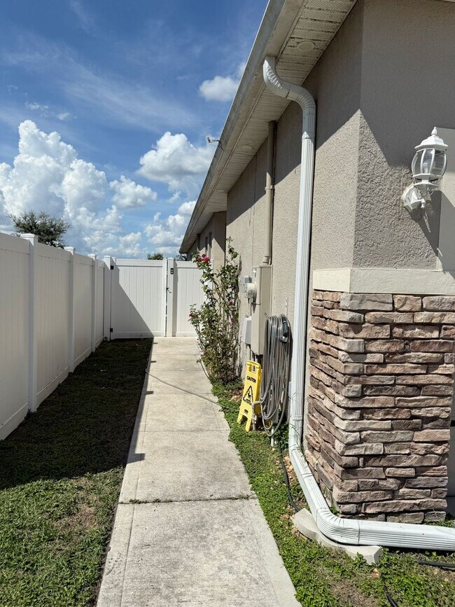 Building Photo - Furnished 1-Bedroom Apartment in Kindred – Kissimmee, FL 34744