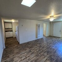 Building Photo - 541 Cardenas Dr SE