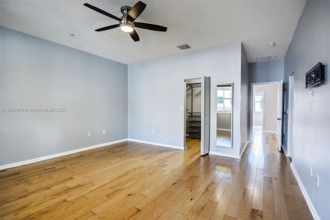 Building Photo - 2938 St Thomas Dr