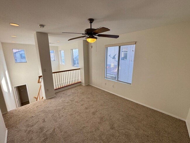 Building Photo - Gorgeous 3bed/1bath w/ 2 Car Garage located in Henderson!— Enjoy Rent-Free Holidays!