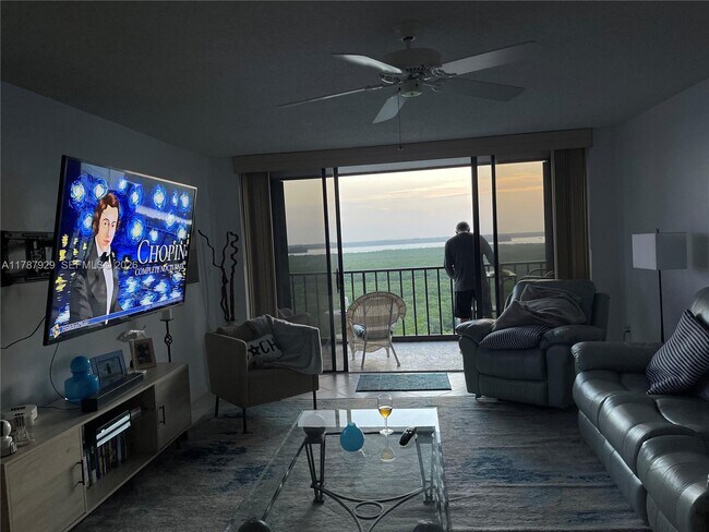 Building Photo - 5047 N Hwy A1A