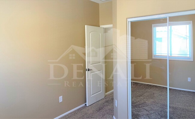 Building Photo - 4321 E Jasper Dr