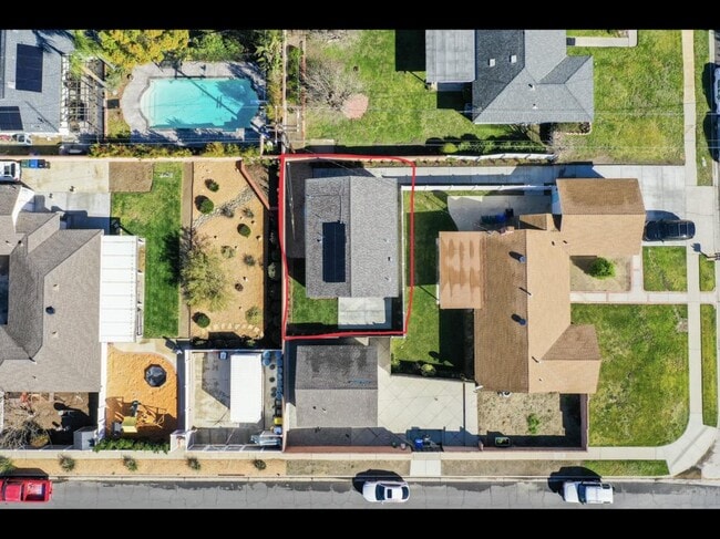 Building Photo - 3259 Cole Ave
