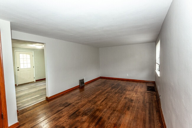 Building Photo - 2533 Sylvania Dr