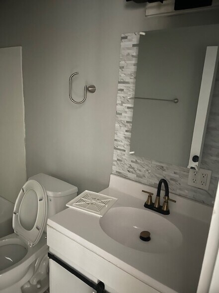 Building Photo - 1438 E 45th St