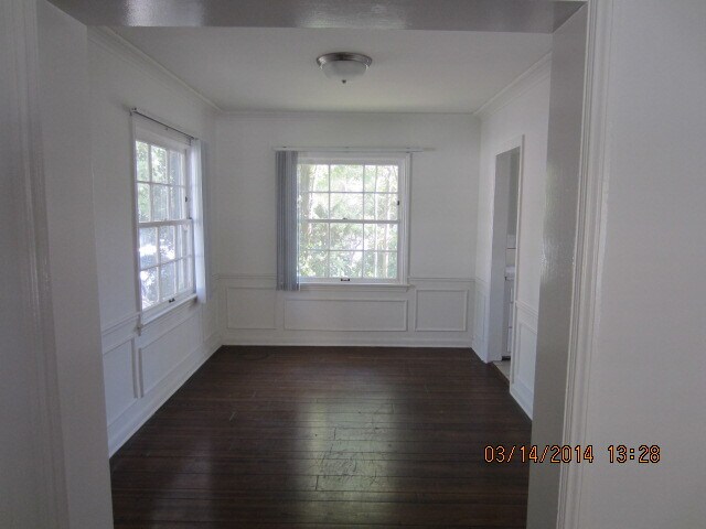 Building Photo - 1000 Tiverton Ave