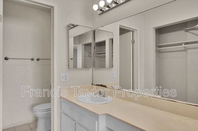 Building Photo - 6780 Friars Rd