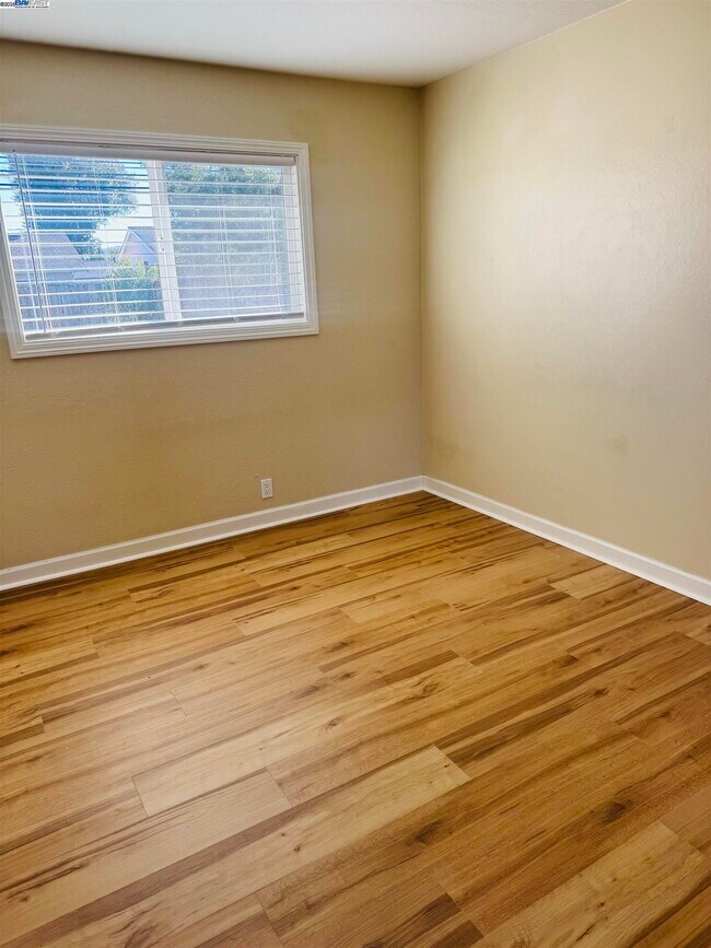 Building Photo - 8320 Davona Dr