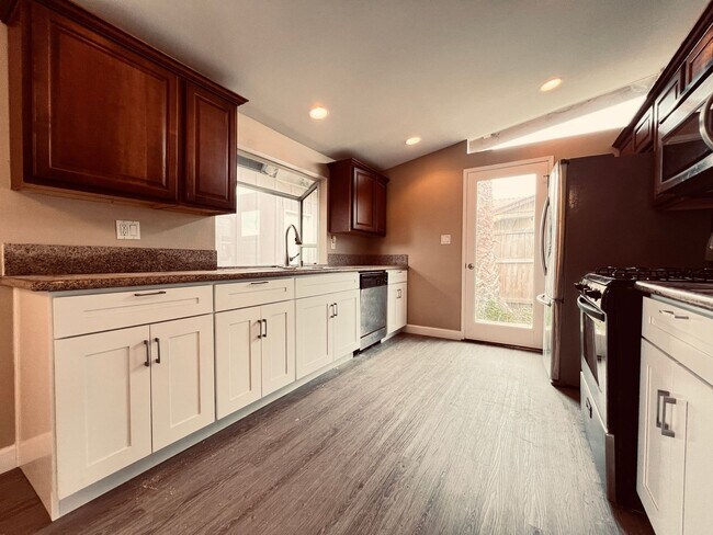 Building Photo - Recently Upgraded Poway Single-Story Home