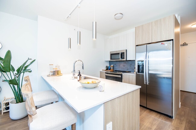 Building Photo - 350 N Canal St