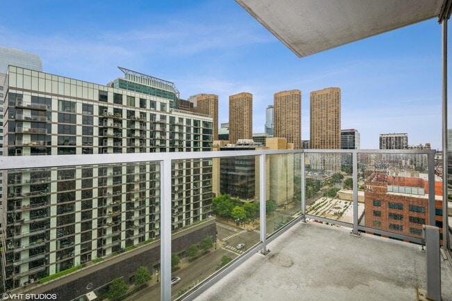 Building Photo - 659 W Randolph St