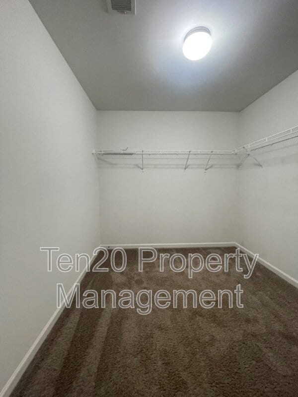 Building Photo - 236 Cedar Wy