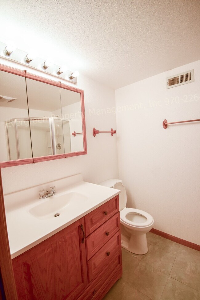 Building Photo - 2929 Ross Dr