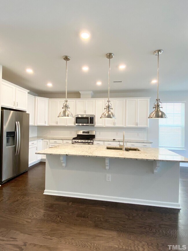 Building Photo - 1046 Commack Dr