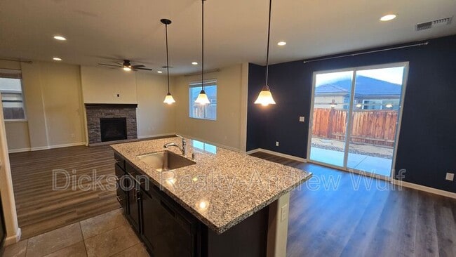 Building Photo - 7052 Diversey Dr