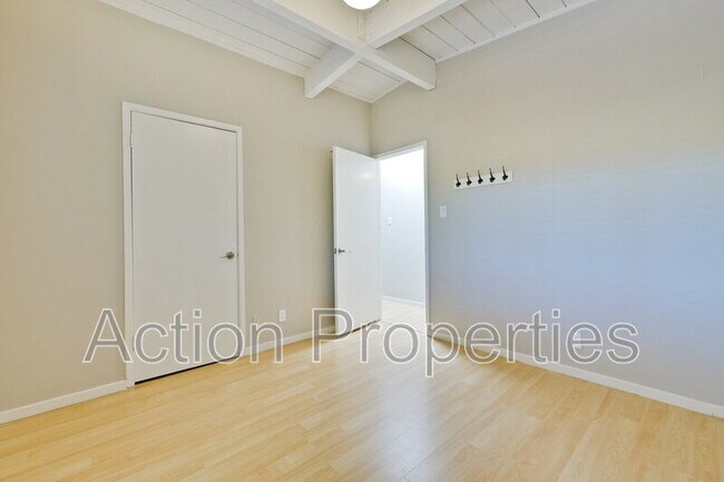 Building Photo - 3974 Duncan Pl