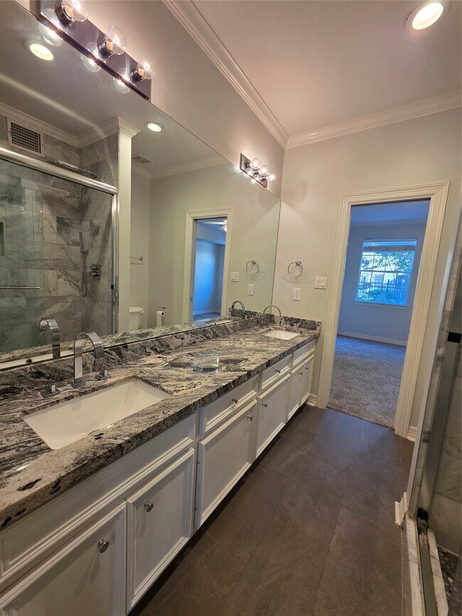 Building Photo - 1714 Roy St