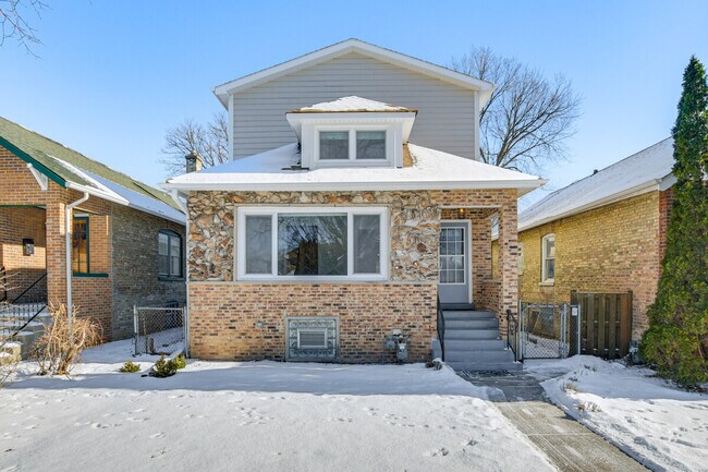 Building Photo - 1503 Fowler Ave